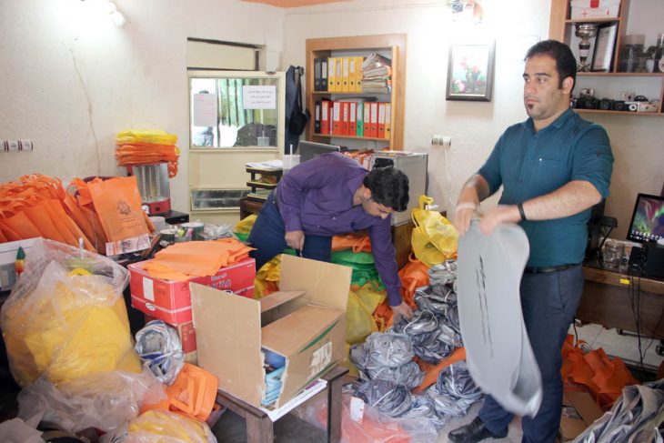 توزیع ۲۰۰۰ بسته فرهنگی و ۱۰۰ بسته سوغات محلی در بین گردشگران نوروزی مسجدسلیمان