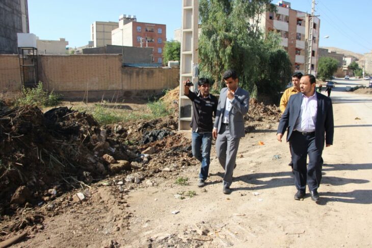سرپرست شهرداری مسجدسلیمان: کانال فاضلاب منطقه هشت بنگله ورودی فاز ۲ در حال لایروبی است+تصاویر
