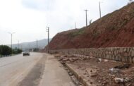 عملیات تکمیل احداث دیوار حائل بلوار میدان دانشگاه آزاد اسلامی