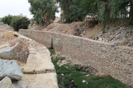 عملیات احداث دیوار حائل کانال آبهای سطحی منطقه مال شنبه ادامه‌ دارد