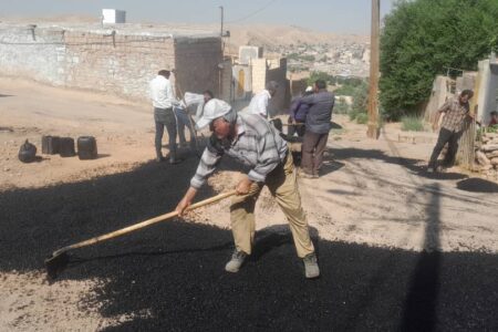 گزارش تصویری عملیات‌ لکه گیری و بهسازی آسفالت معابر محله بازار چشمه علی توسط شهرداری مسجدسلیمان 